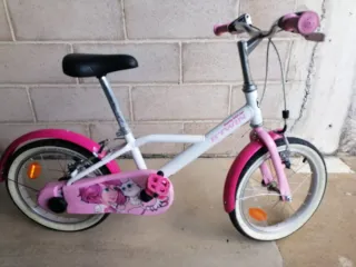 REBAJADA! Bicicleta infantil Btwin rosa.