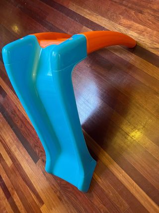 Tobogán infantil azul y naranja