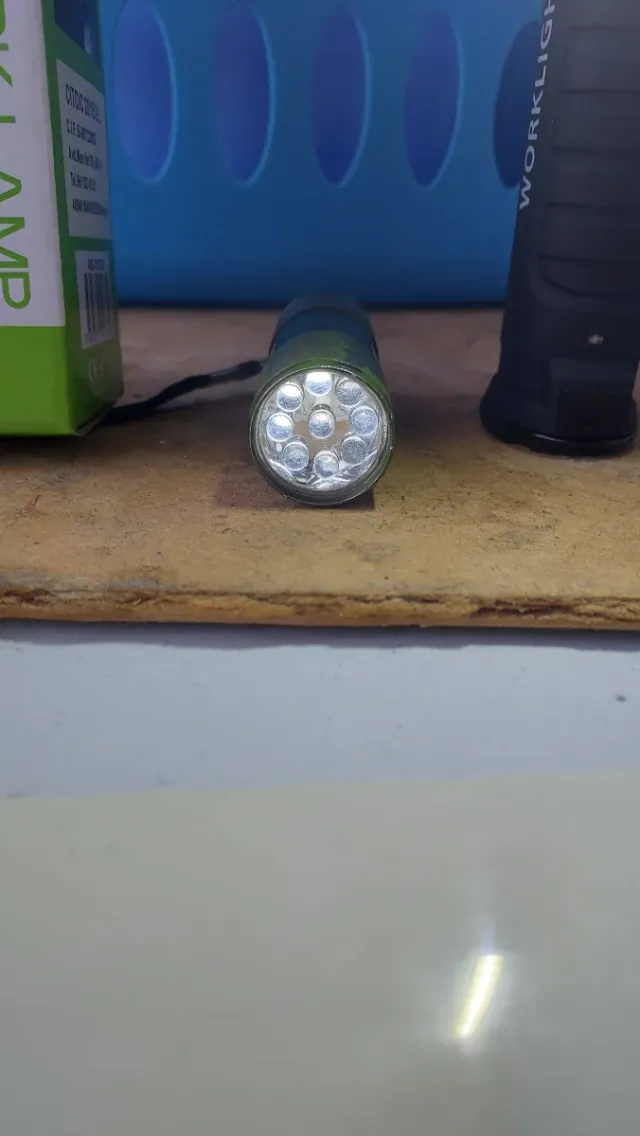 Linterna LED + Linterna de bolsillo