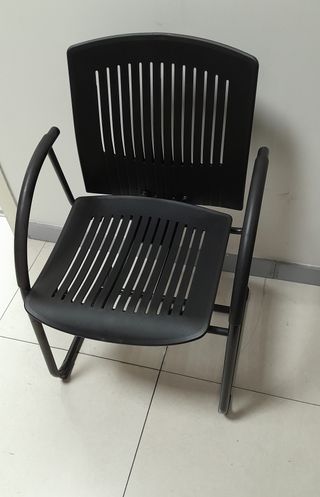 Silla Escritorio Negra con Patas de Metal en negro