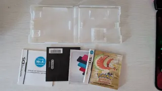 Caja y manuales pokemon oro heartgold