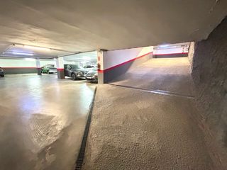Plaza de garaje amplia + moto