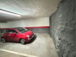 Plaza de garaje amplia + moto