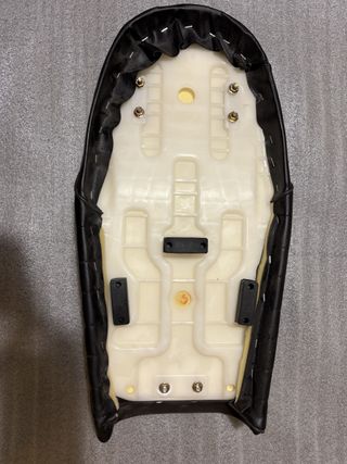 Asiento café racer negro 52x25x5 cm universal