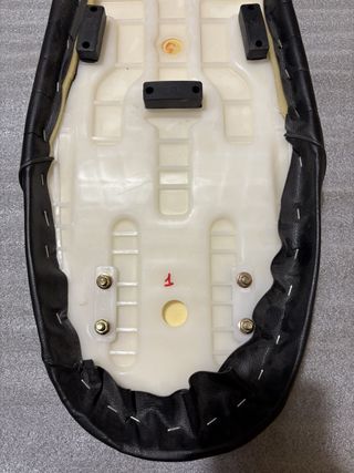 Asiento café racer negro 52x25x5 cm universal