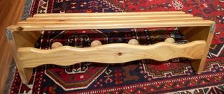 Colgador de pino con estante