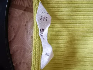 Vestido verde con abertura y cordón