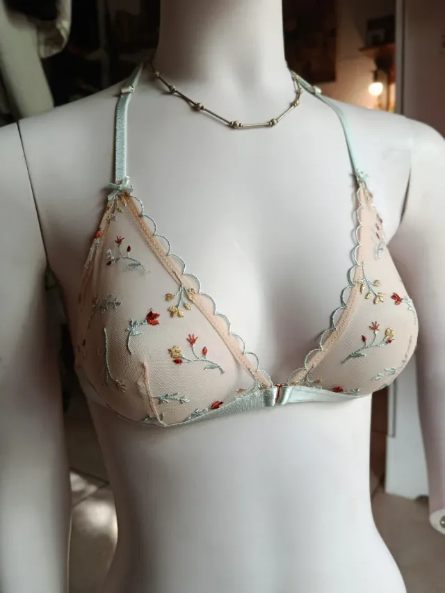 Top lencero Women'secret 85B encaje floral