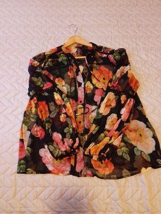 Camisa Guess Estampada Flores Semitransparente