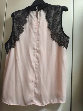 Blusa rosa con encaje negro talla única