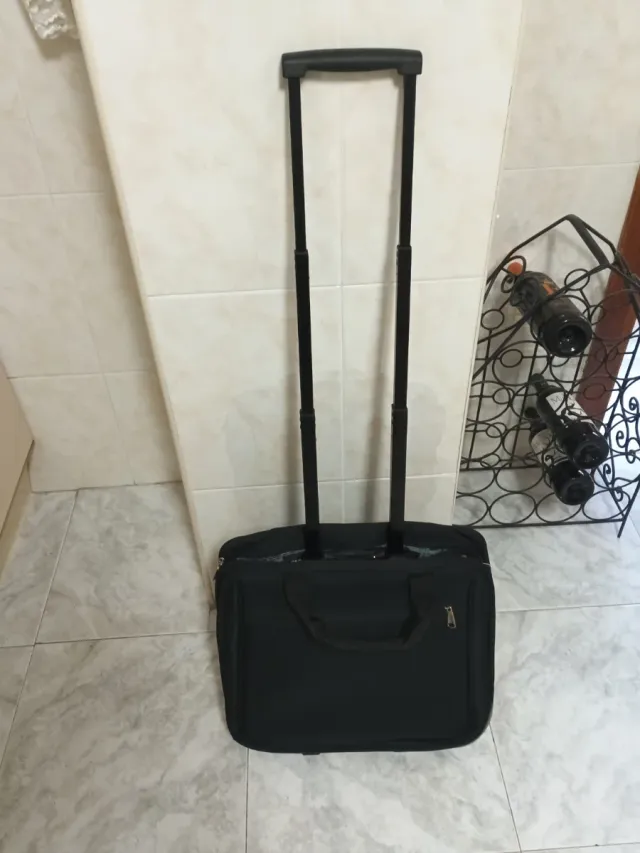 Troler de dos ruedas nuevo.Precio negociable.