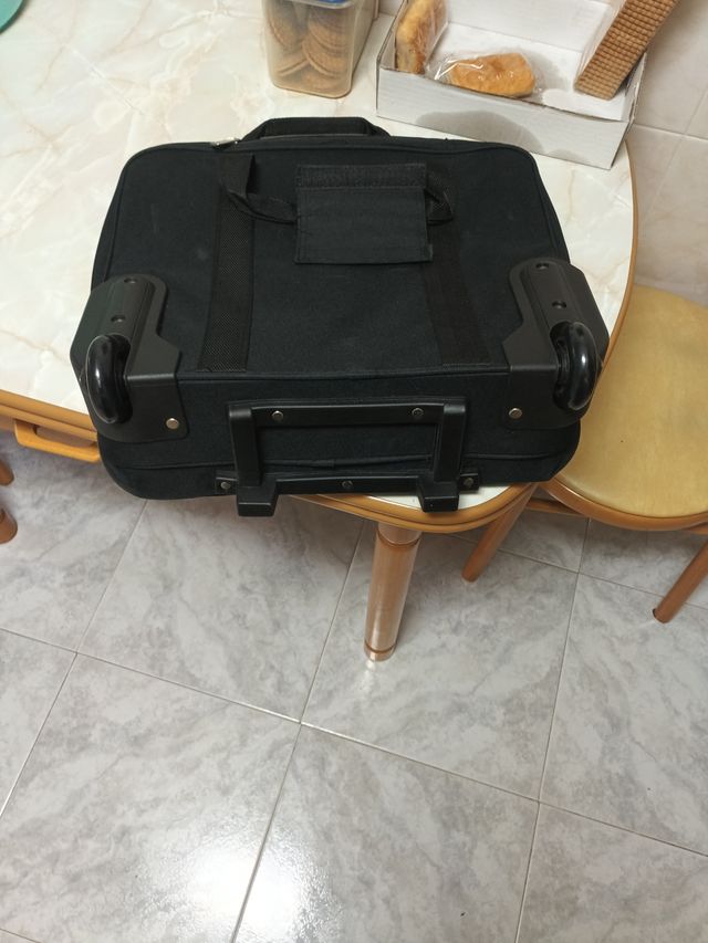 Troler de dos ruedas nuevo.Precio negociable.