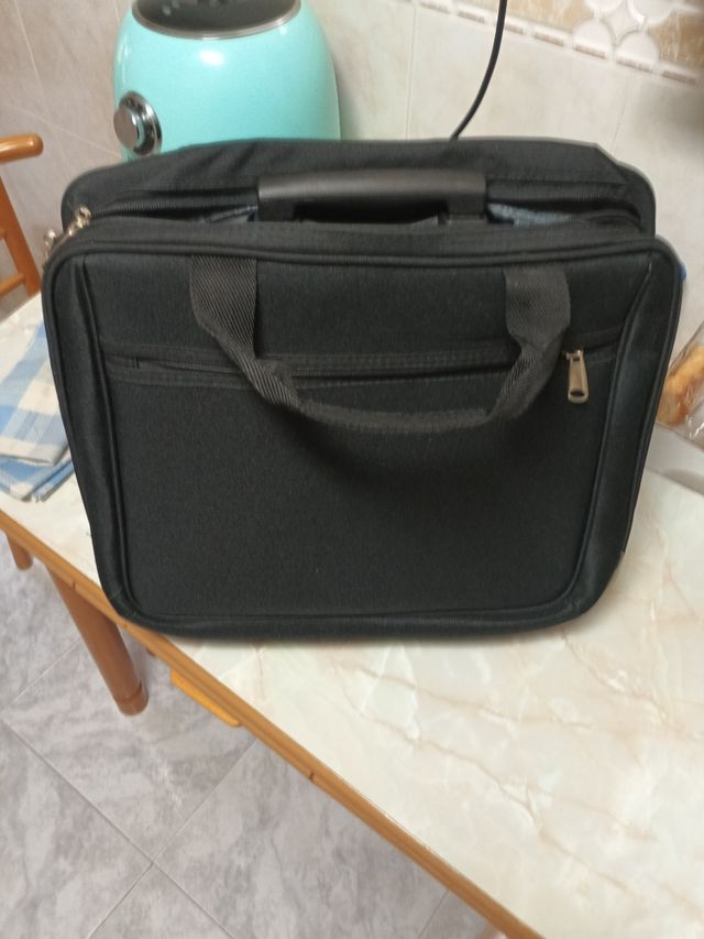 Troler de dos ruedas nuevo.Precio negociable.