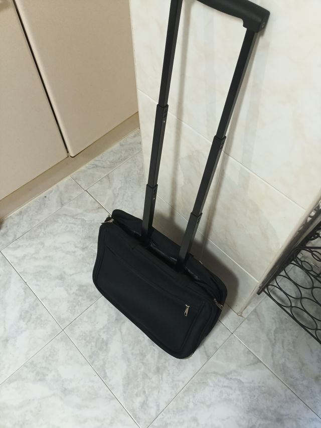 Troler de dos ruedas nuevo.Precio negociable.