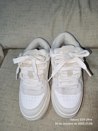 Zapatillas Bershka Blancas y Grises