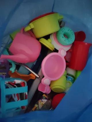 Cocina de madera infantil rosa con asesoríos 