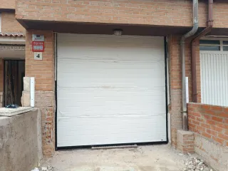 Puerta Seccional Blanca