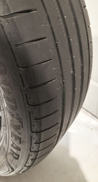 VW ID3 Goodyear EfficientGrip 215/50 R19 93T