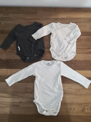 Lote de bebé: ropa, body, pijama y cambiador portá