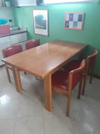Tavolo noce 180 cm, con 4 sedie in pelle e noce
