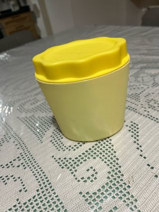 Porta sale giallo in plastica
