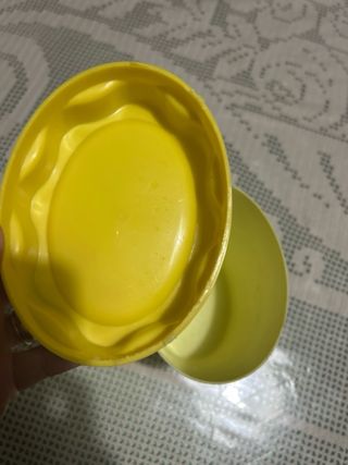Porta sale giallo in plastica