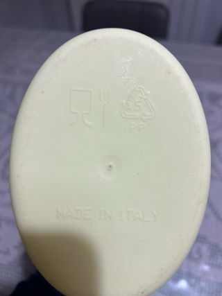 Porta sale giallo in plastica