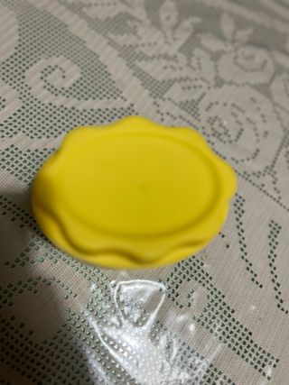 Porta sale giallo in plastica