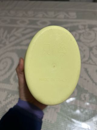 Porta sale giallo in plastica