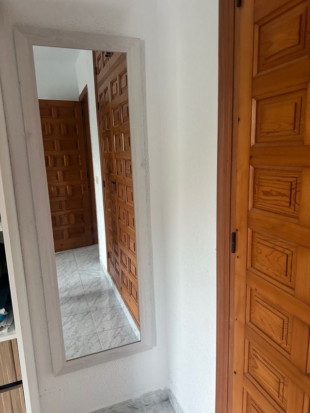 Specchio bianco in legno e vetro