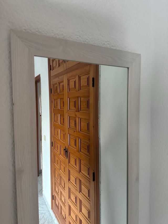 Specchio bianco in legno e vetro