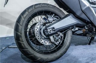 HONDA XADV 750 DEFENSAS LATERALES * ANTINIEBLA * POCOS KM * CUPULA