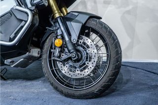 HONDA XADV 750 DEFENSAS LATERALES * ANTINIEBLA * POCOS KM * CUPULA