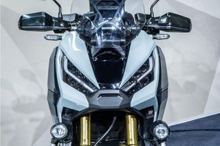 HONDA XADV 750 DEFENSAS LATERALES * ANTINIEBLA * POCOS KM * CUPULA