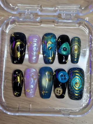 Unghie finte press on Coraline