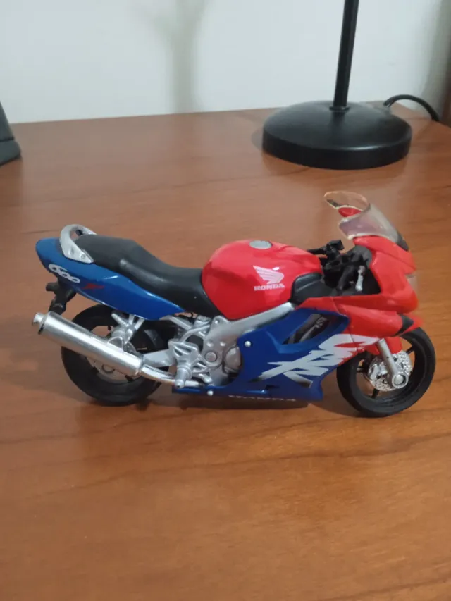 Miniaturas Honda CBR 600, Ducati 748 y Yamaha GTS