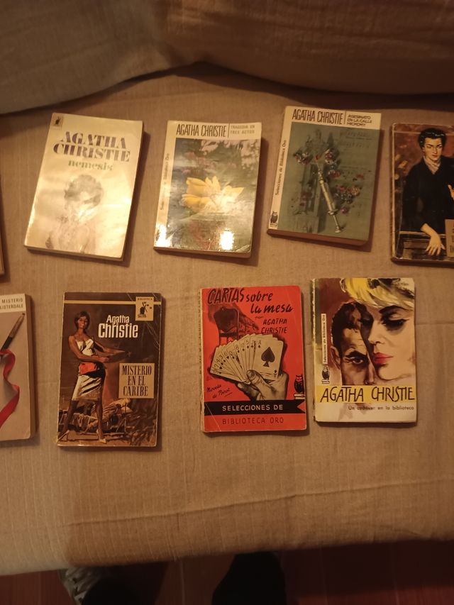 Lote 27 novelas diferentes estilos literarios