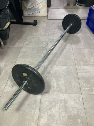 Barra de pesas con discos