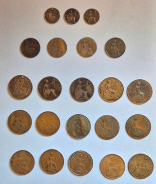 22 monete UK: 1 Farthing, 1/2 Penny, One Penny