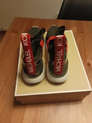 Botines Michael Kors Mujer Negros y Rojos