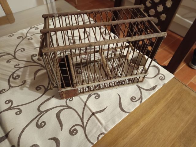 Jaula pájaros antigua madera y metal