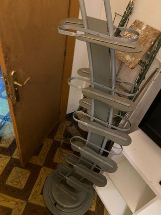 Zapatero metálico gris