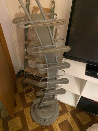 Zapatero metálico gris