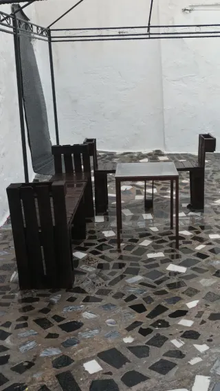 Sillones de palets con mesa para patio