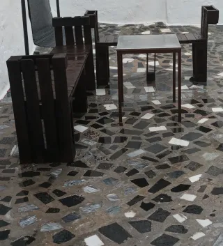 Sillones de palets con mesa para patio