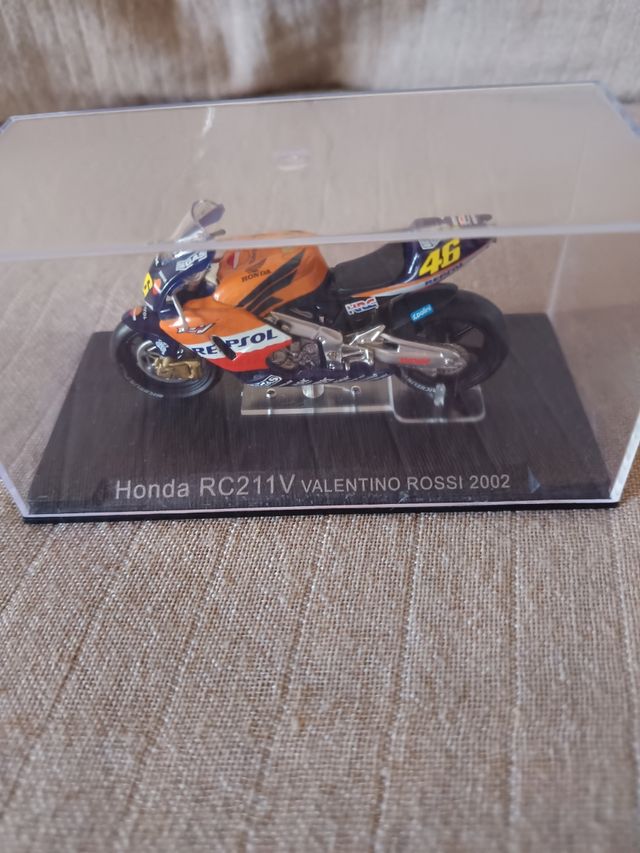 Miniatura Moto Honda RC211V Valentino Rossi 2002