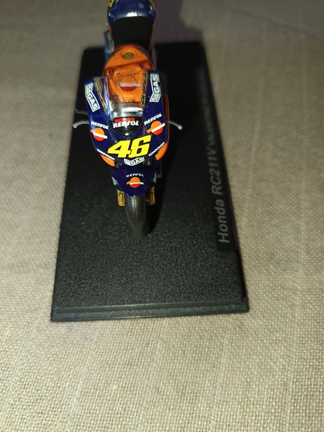 Miniatura Moto Honda RC211V Valentino Rossi 2002