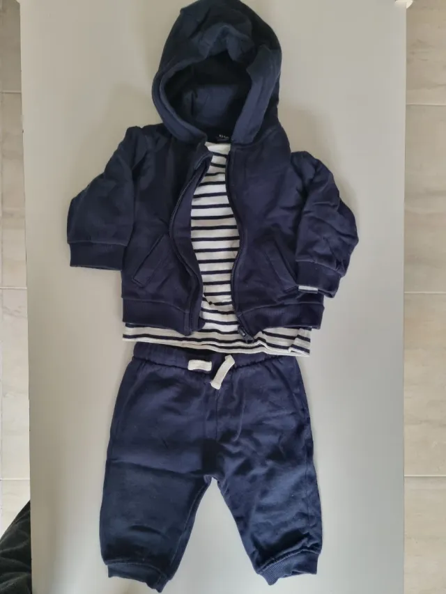 Conjunto deportivo y camiseta manga larga