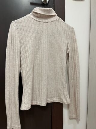 Camiseta de cuello alto beige