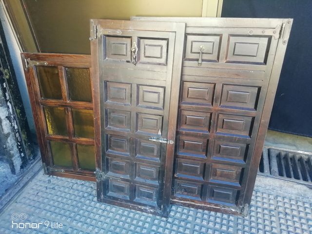 Portas de cozinha antigas em madeira maciça